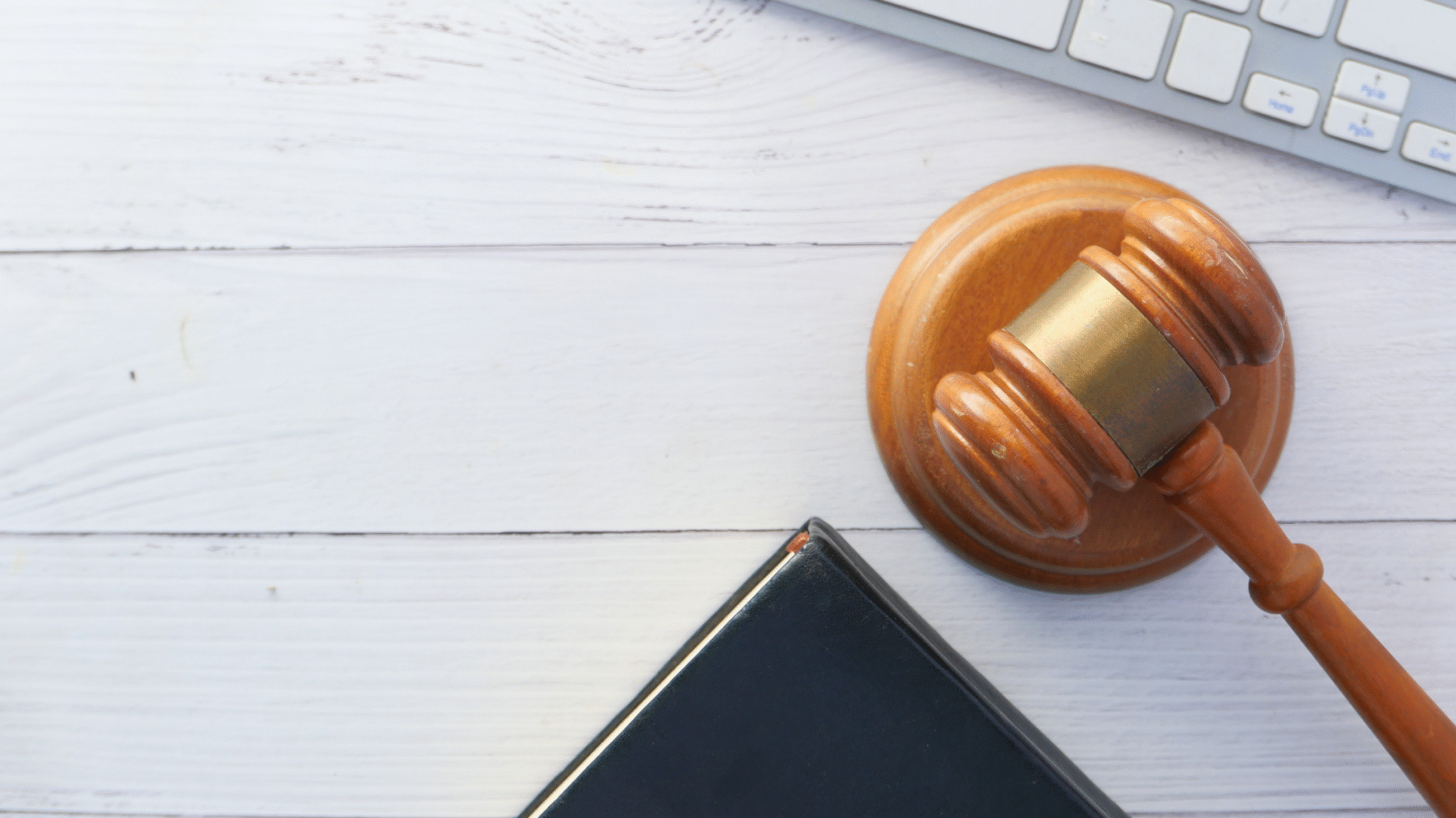 What is domain authority, hammer and gavel notepad and keyboard