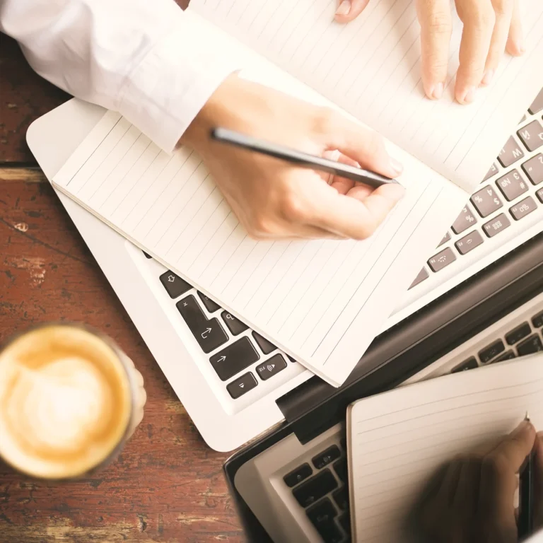 Image illustrating steps to write a job resume, featuring tips, examples, and a checklist for effective formatting.